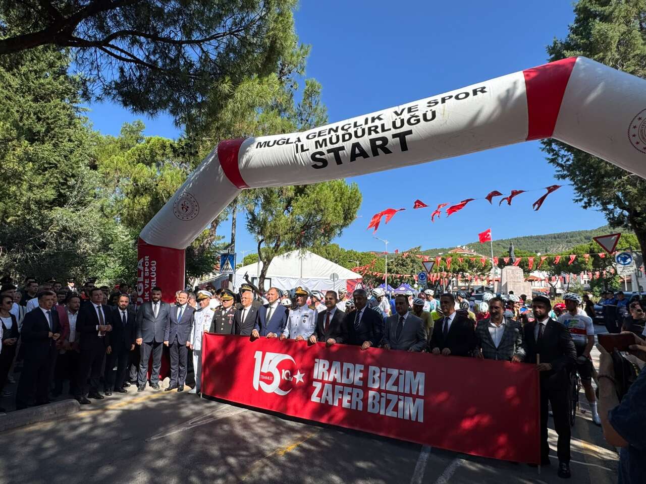 Muğla'da 15 Temmuz Şehitleri Bisiklet Yol Yarışının Startını Vali Akbıyık Verdi 1